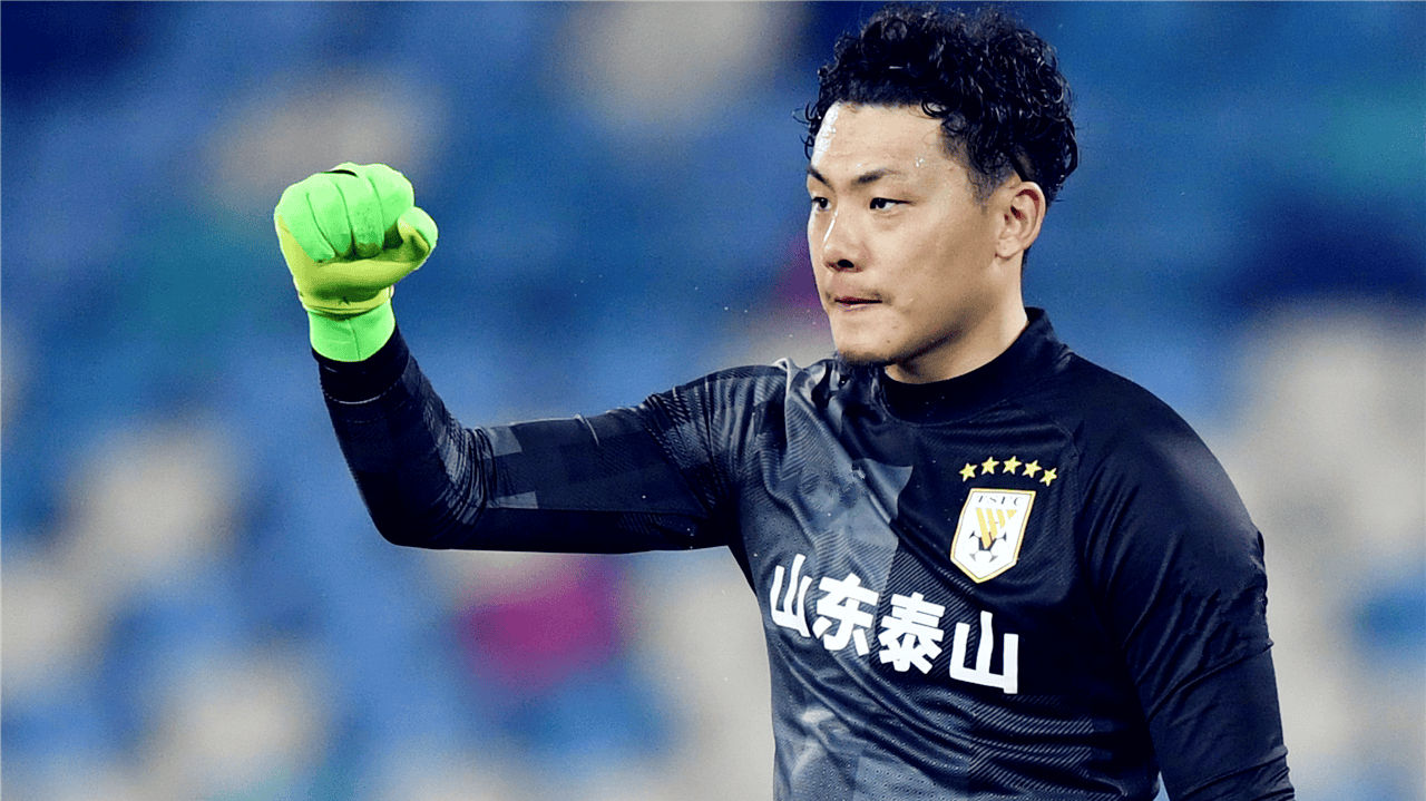 对方失误被成功反击，主队领先一步