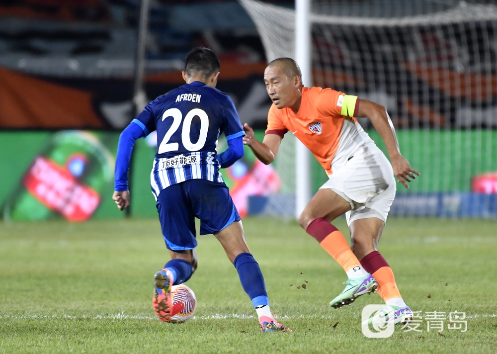 关于青岛队主场失利，球员表现低迷，教练组紧急研究战术的信息
