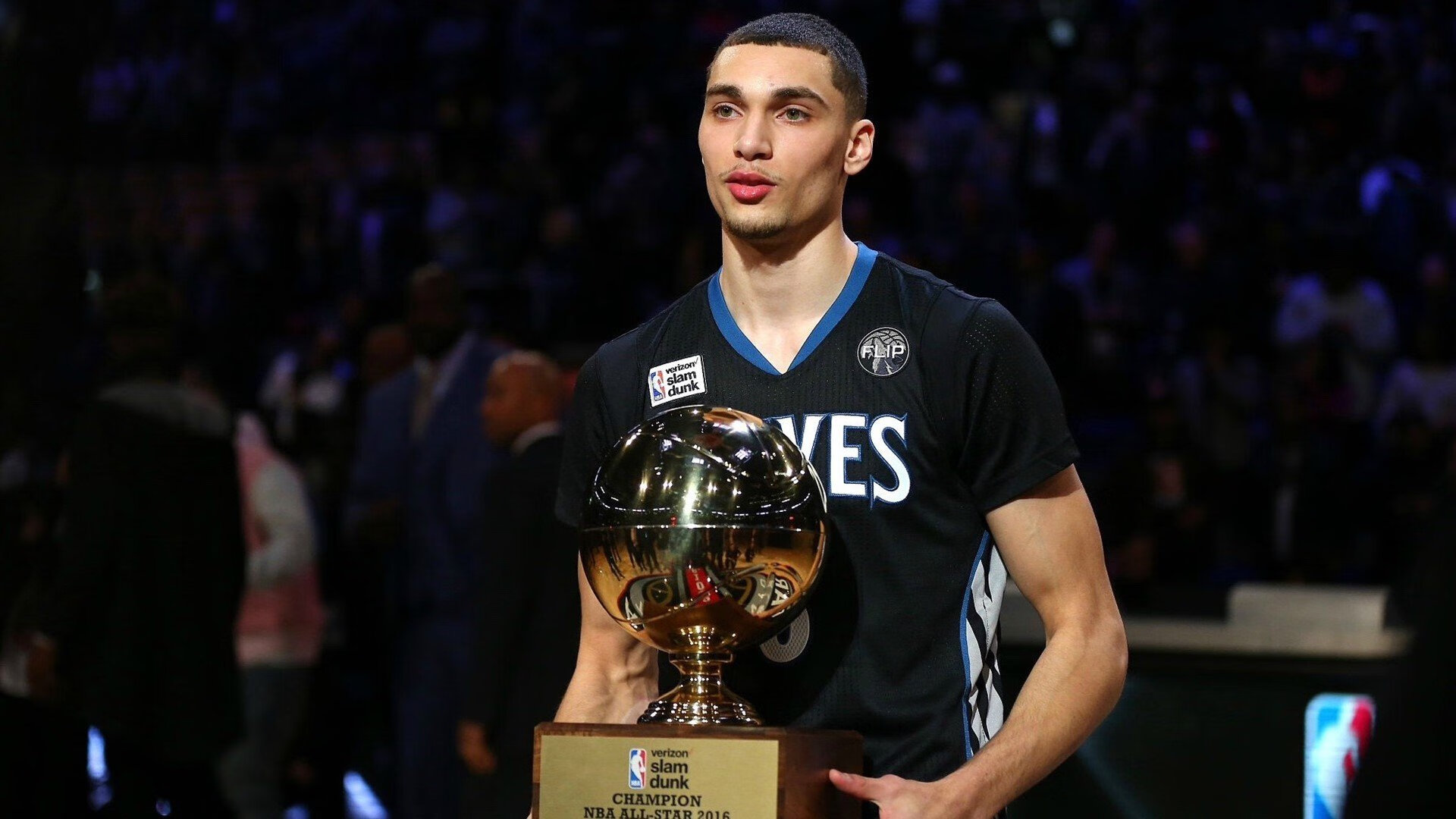 DB赛事竞猜-欧冠淘汰赛之夜,爱德华兹表现堪称教科书