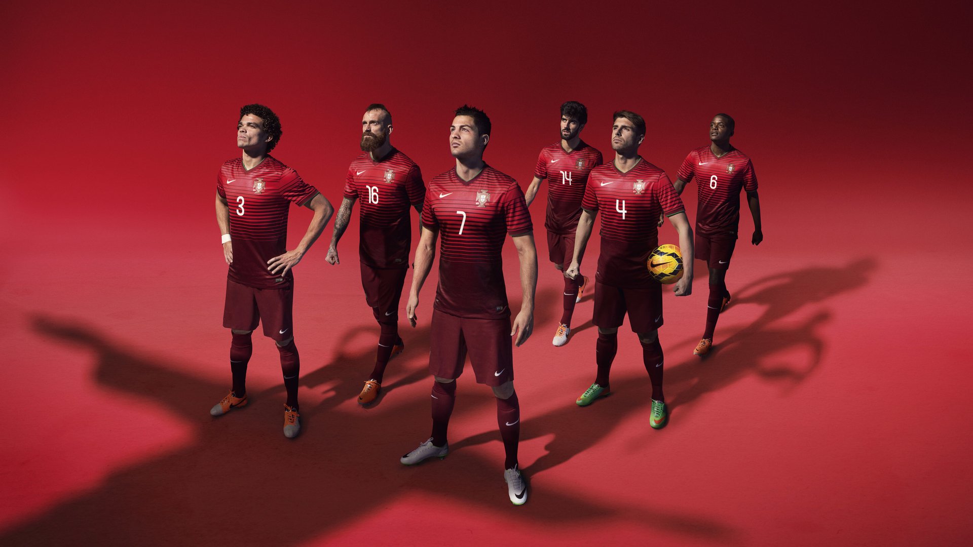 格纳布里独造三球扛起全队，拜仁力克希腊劲旅展现欧冠底蕴