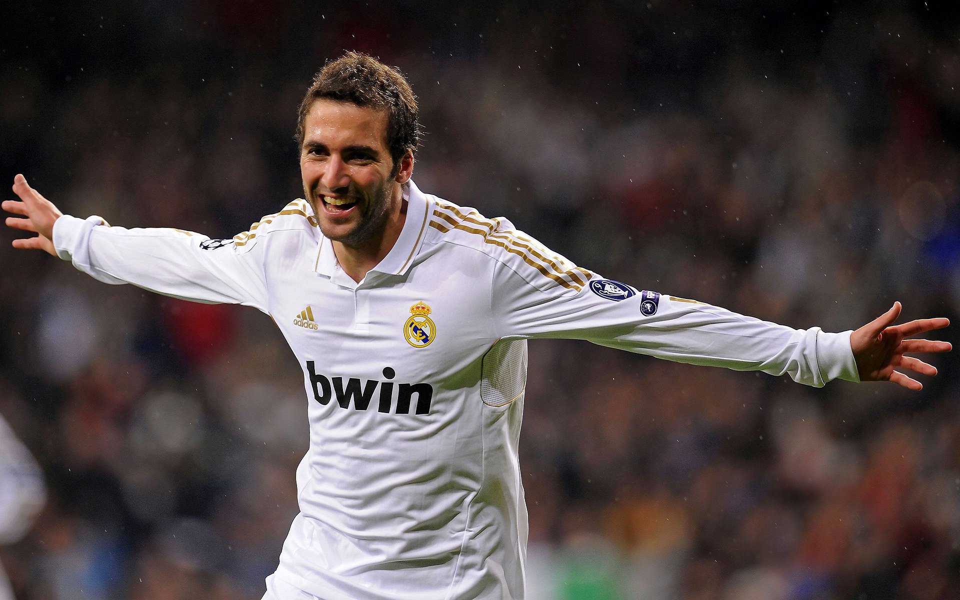 DB电竞解说-赛道上的逆袭，周冠宇如何扛起索伯车队逆转迈凯伦